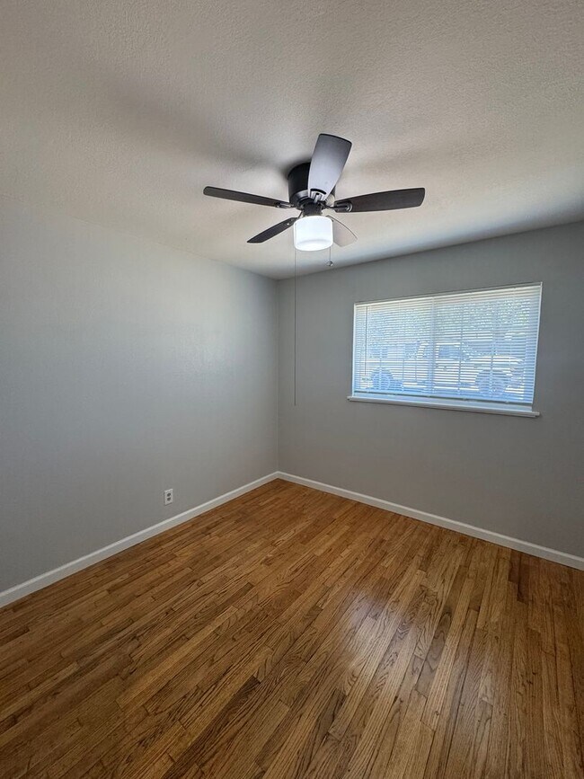 Photo - SPACIOUS 4 BED 2 BATH HOUSE WITH LARGE FENCED BACKYARD IN SHASTA LAKE