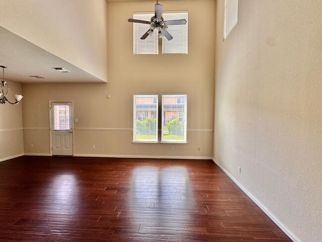 Photo - 3947 Calgary Cir