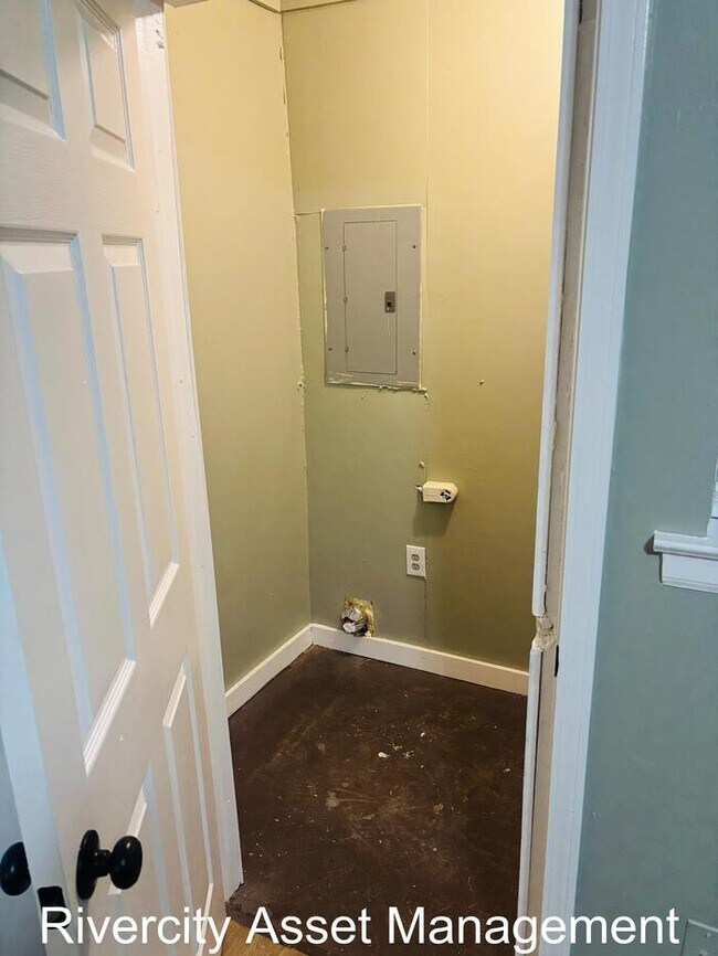 Photo - Charming Duplex Near University of Memphis...