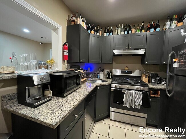 Photo - 19 Thatcher St Unit 6