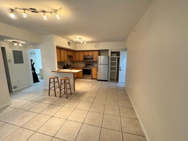 Photo - 2630 SW 28th St Unit 16