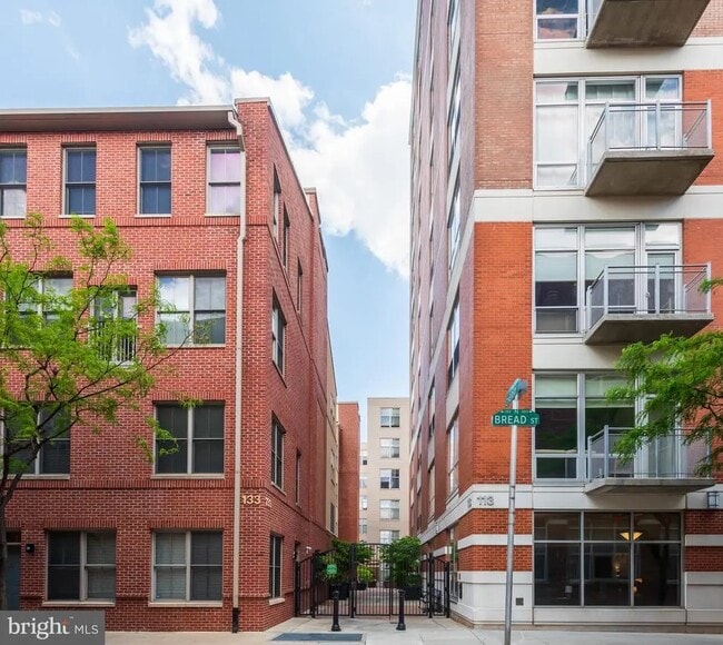 Photo - 133 N Bread St