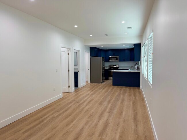 Photo - 678 E 45th St