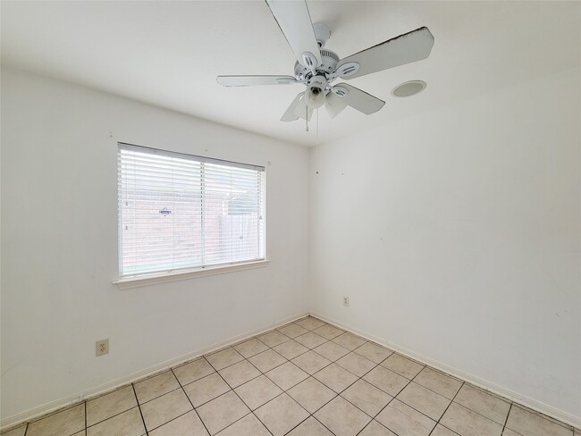 Photo - 16006 Hiram Clarke Rd