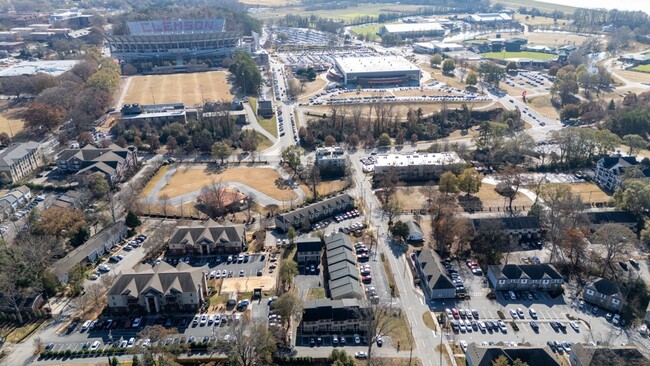 Building Photo - 204 Oak St Unit 10