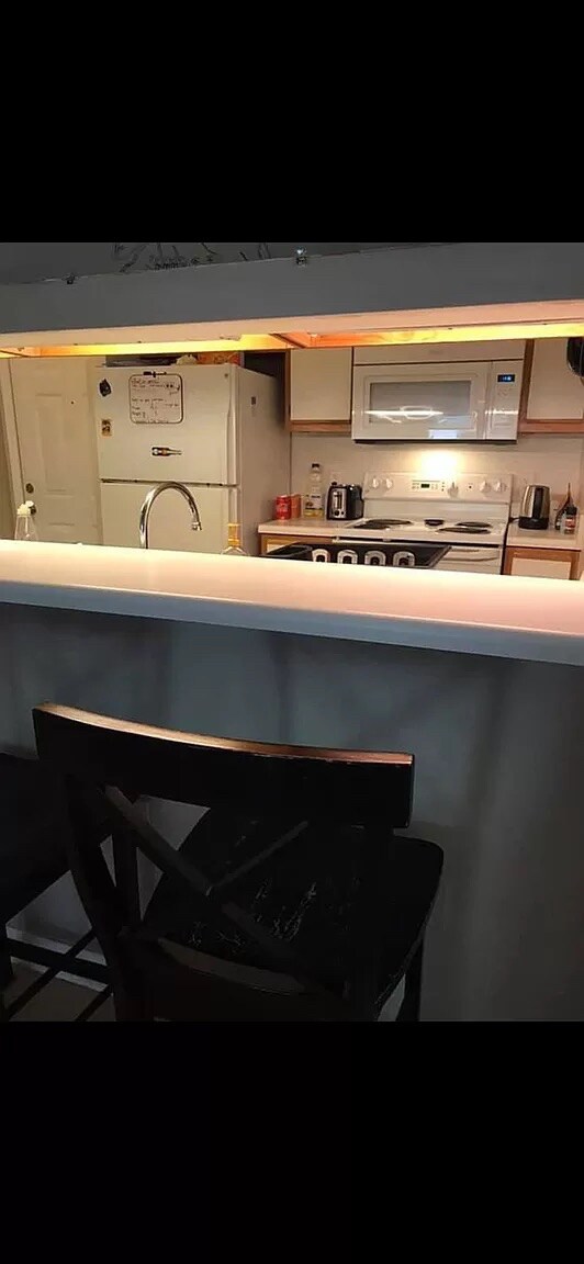 Room in Condo on University Ct