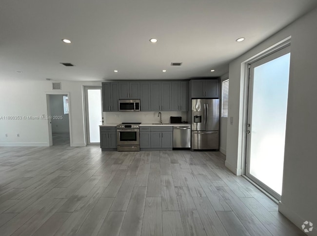 Building Photo - 3823 Thomas Ave Rental