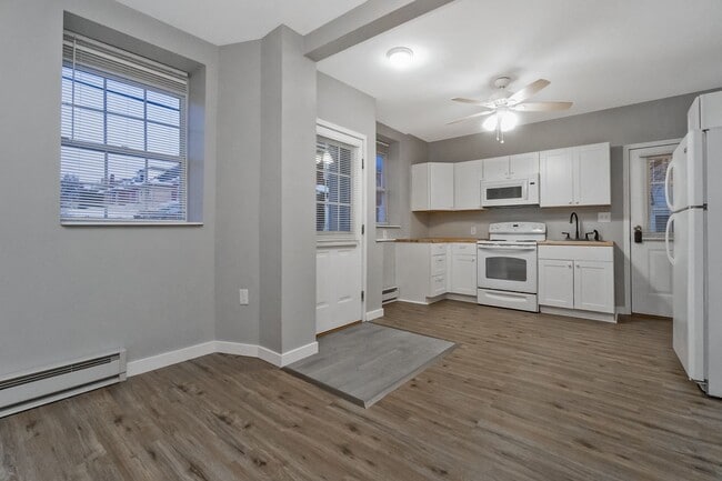 Building Photo - 301 W Wilkes Barre St Unit 301 W Wilkes  3