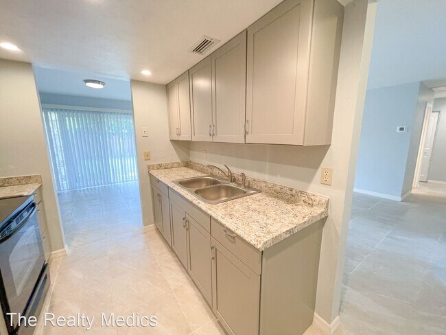 Photo - 3 br, 2 bath House - 11014 Knollview Way