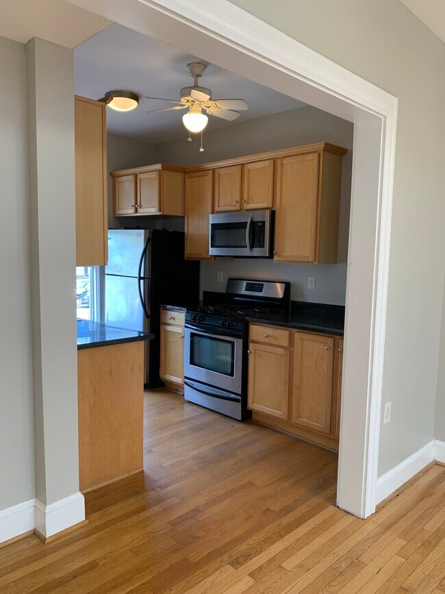 Kitchen - 319 N 2nd St Unit B