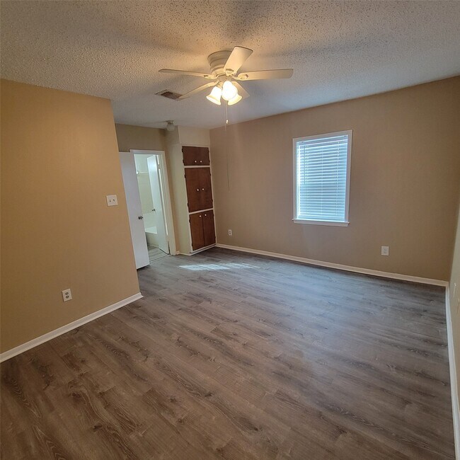 Photo - 802 Avenue K Ave Unit 2