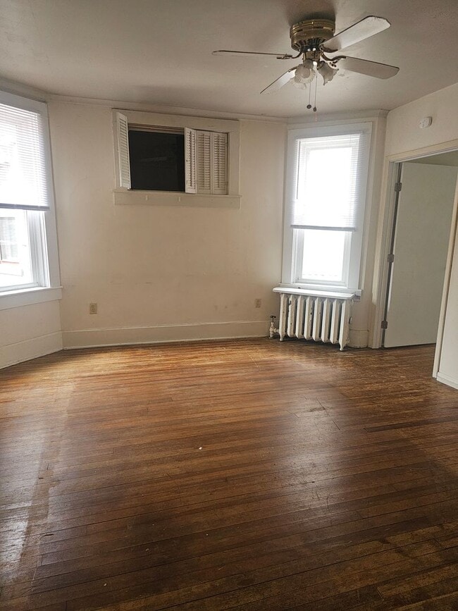 Photo - 333 W 6th St Unit 2nd Floor