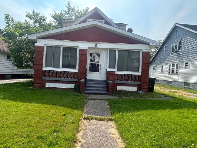 Charming 3-Bedroom Property in Prime Location - Charming 3-Bedroom Property in Prime Location House