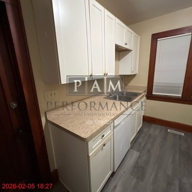 Photo - 1909 Thurston Ave