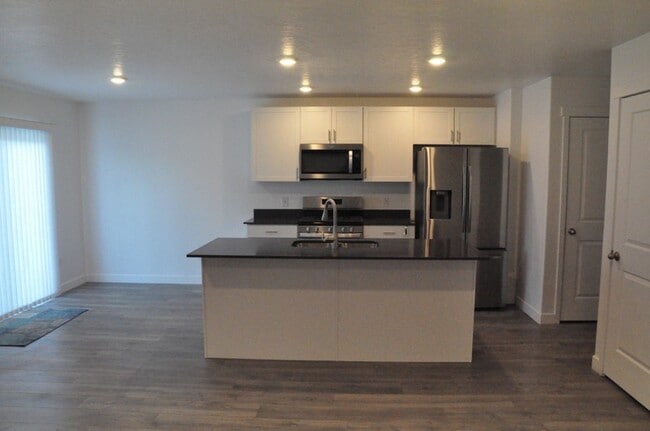 Photo - 867 N 3540 W