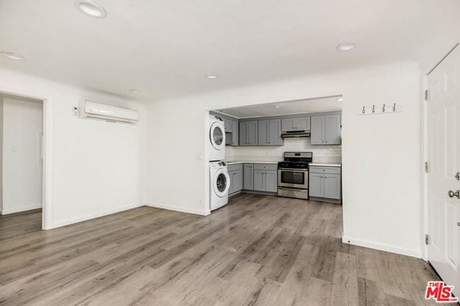 Photo - 1037 Blake Ave