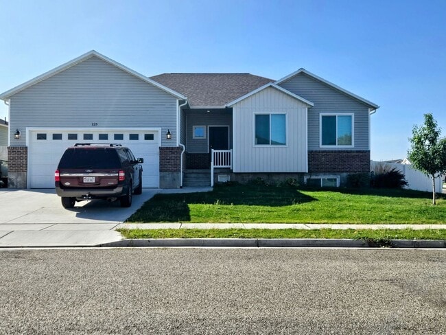 Building Photo - New Upscale Tremonton Home for Rent