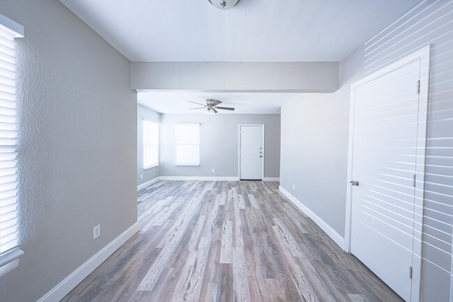 Building Photo - 223 SE 13th St Unit #2 Rental