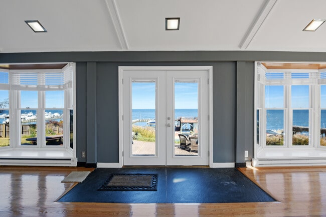 slate entrance - 1301 Rogers Rd Unidad 1