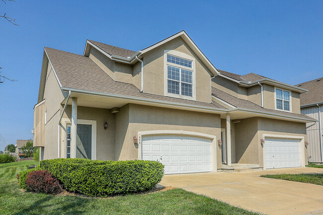 Photo - 732 S Evergreen St Townhome