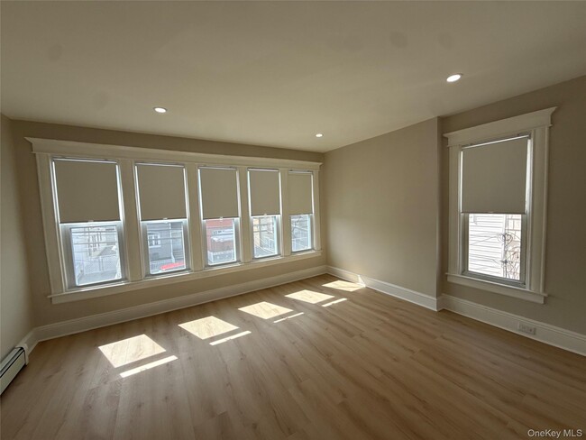 Building Photo - 88-17 132nd St Unit 2