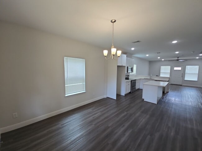 Photo - 8235 Locksley Rd