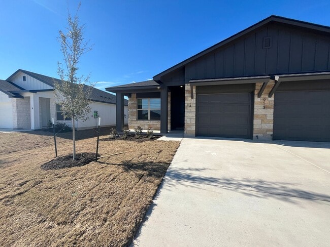 Building Photo - 913 Switchgrass Dr Unit A- SHOWABLE