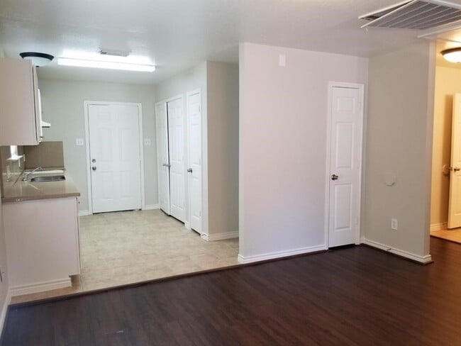 Building Photo - 3319 Angel Ln