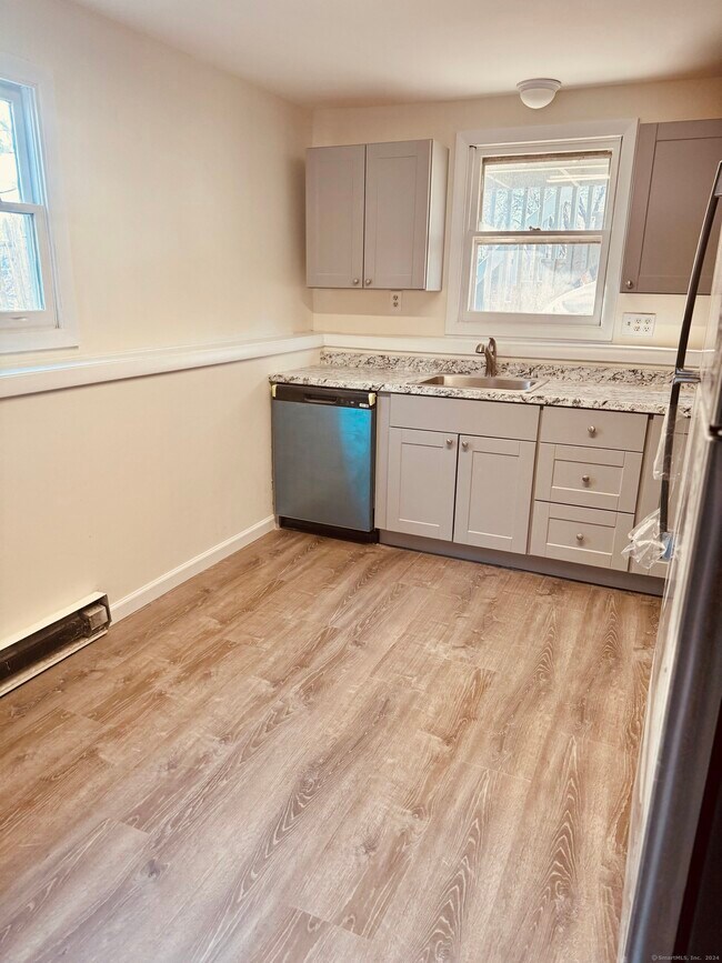 Photo - 202 Allen St Unit #1