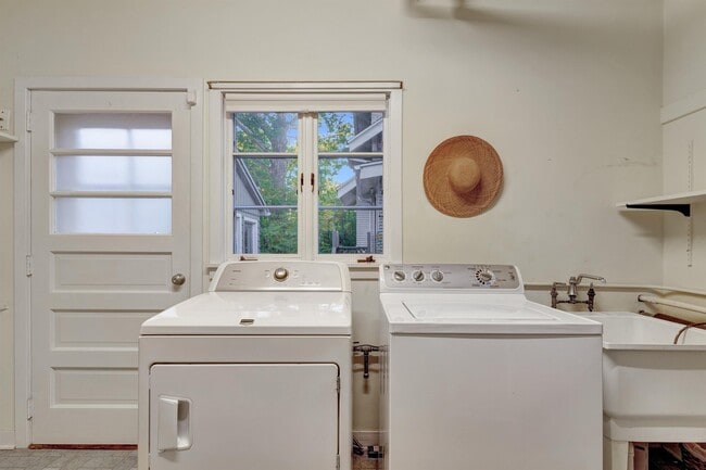 Photo - 202 W Indiana Ave