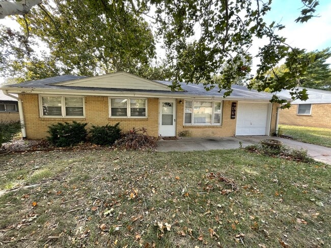 Building Photo - Single Family Home Close to KSU!