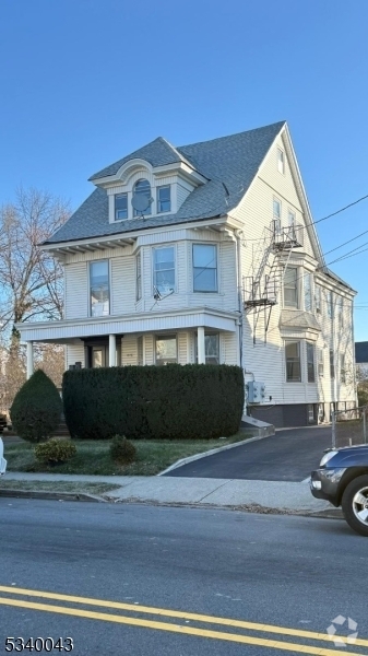 Building Photo - 1044 Sanford Ave Unit 01 Rental