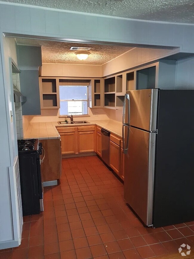 Building Photo - 1126 W 22nd St Rental