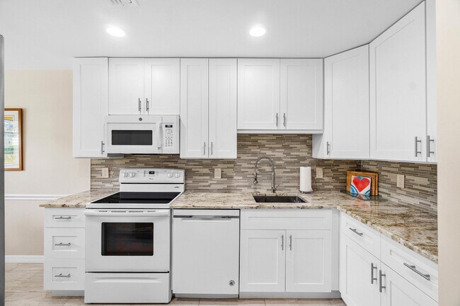 Photo - 24 Stratford Dr E Unit E