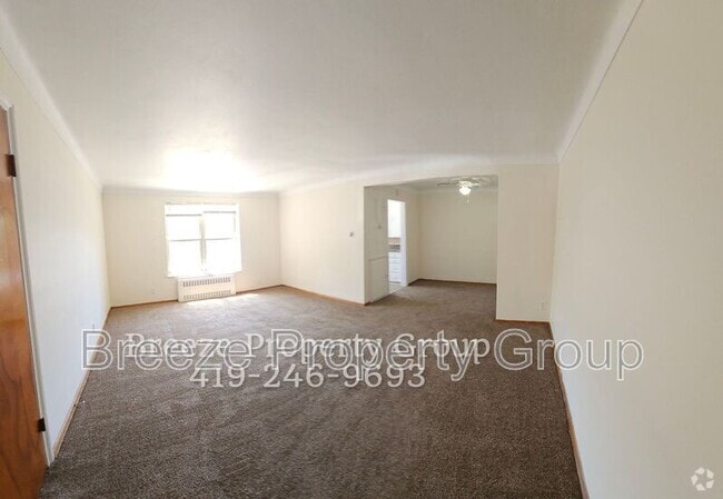 Building Photo - 2445 W Bancroft St Rental