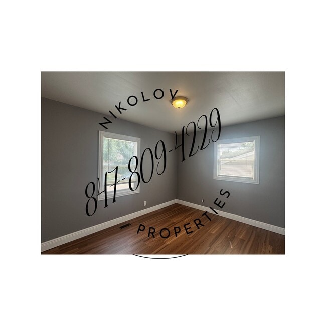 Photo - 220 Healy Ave