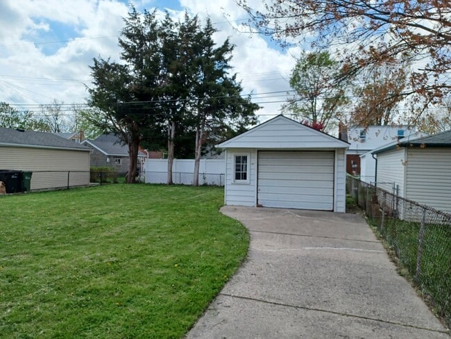 Photo - 9814 Quandt Ave