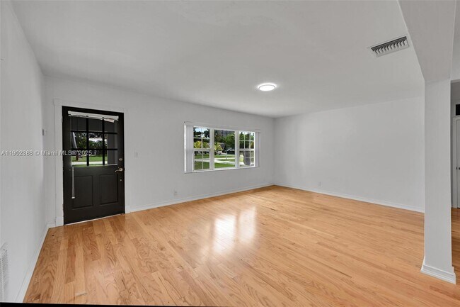 Photo - 1520 NE 108th St