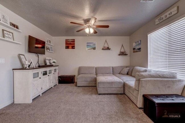 Building Photo - Pet Friendly: 3 Bedroom Fossil Hills Townhome With 2 Car Garage