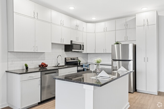 1BR, 1BA - 870SF - Kitchen