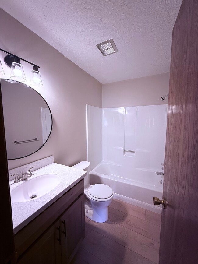 Photo - 4052 Canterbury Dr