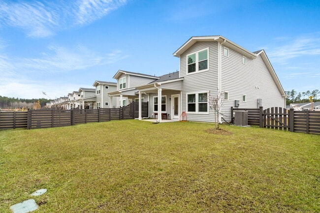 Photo - 825 Descartes St