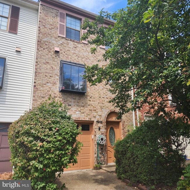 Building Photo - 7906 Ashford Blvd Rental