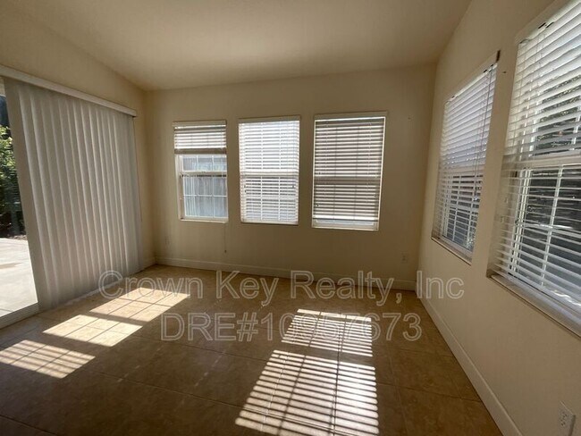 Photo - 546 W Campania Way