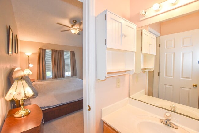 Building Photo - Spacious furnished two, bedroom, two bath Condo. Unit c10