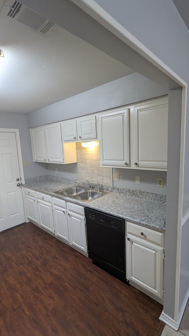 Photo - 711 Hillcrest Ct Unit 709