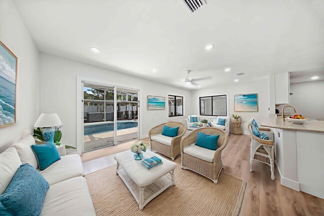 Photo - 948 Canal Cir