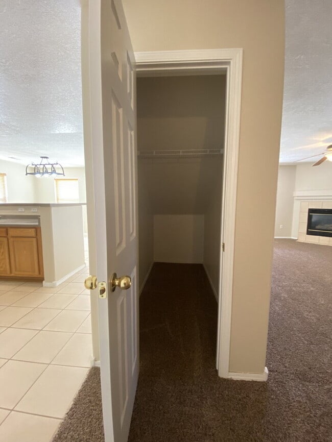 Photo - COMMUNITY POOL - LARGE 4 BEDROOM - Master Upstairs