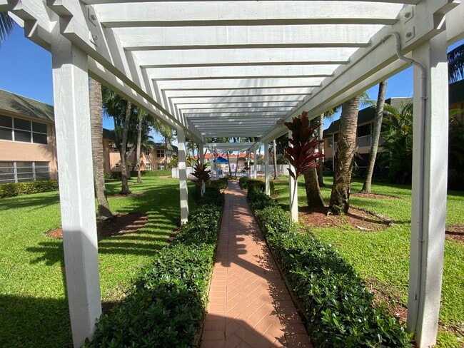 Photo - 770 SE 2nd Ave Unit B211