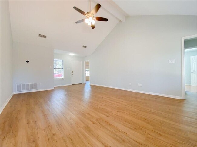 Photo - Bright & Welcoming 3 Bedroom, 2 Bath Home ...